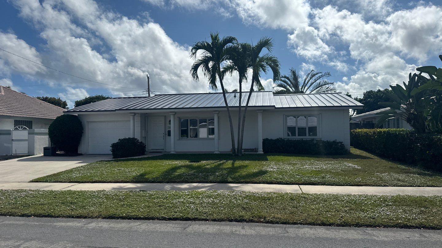 Metal Roof vs. Tile Roof in South Florida: Which Is Better for Hurricanes?