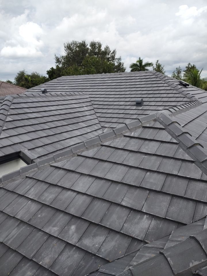 Flat concrete tile roof with HVHZ-compliant installation in South Florida